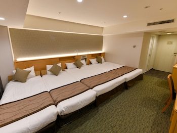 Deluxe Quadruple Room, Non Smoking (West Wing)
