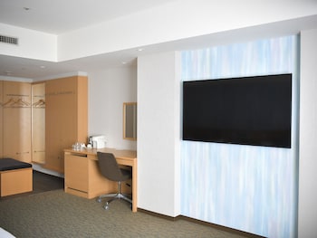 Corner Deluxe Twin Room, Non-Smoking (West Wing)