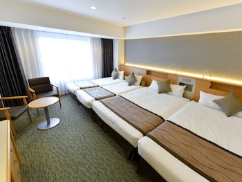 Deluxe Quadruple Room, Non Smoking (West Wing)
