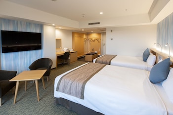 Corner Deluxe Twin Room, Non-Smoking (West Wing)