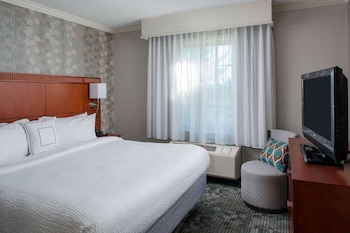 Room, 1 King Bed, Accessible (Mobility/Hearing Tub)