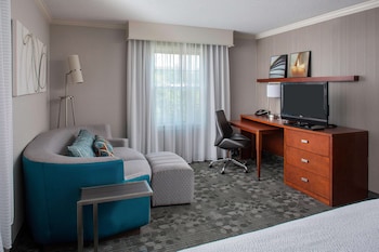 Room, 2 Double Beds, Accessible (Mobility/Hearing Tub)