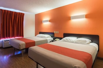 Deluxe Room, 2 Queen Beds, Mobility Accessible, Non Smoking