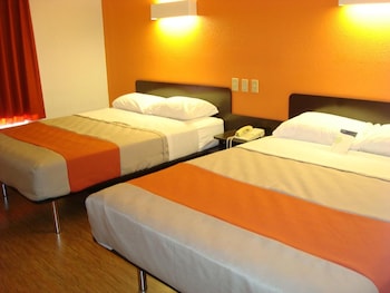 Deluxe Room, 2 Queen Beds, Mobility Accessible, Non Smoking