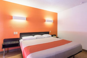 Deluxe Room, 1 King Bed, Mobility Accessible, Non Smoking