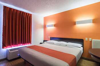 Deluxe Room, 1 King Bed, Mobility Accessible, Non Smoking