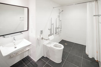 Standard Room, 1 Queen Bed, Accessible