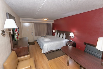 Premium Room, 1 King Bed, Accessible (Upgraded Bedding & Snack, Smoke Free)