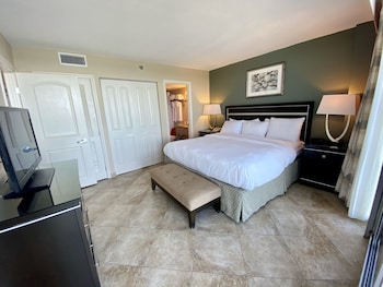 Family Suite, 1 King Bed with Sofa bed, Non Smoking, Oceanfront