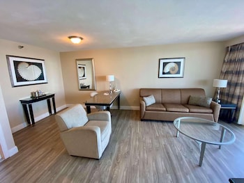Suite, 1 King Bed with Sofa bed, Non Smoking