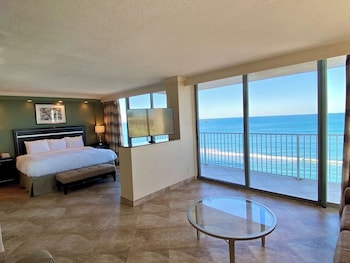 Premium Studio Suite, 1 King Bed with Sofa bed, Oceanfront