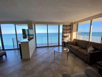 Premium Studio Suite, 1 King Bed with Sofa bed, Oceanfront