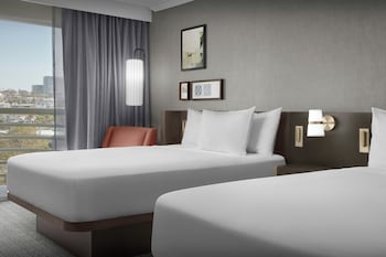 Room, 2 Queen Beds (Mobility Accessible, Roll-In Shower)