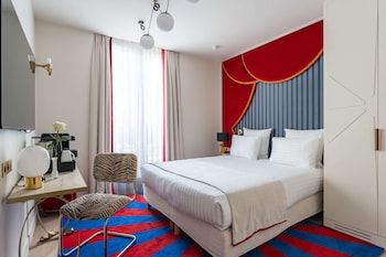 Family Room, 4 bedrooms, complimentary soft minibar, courtesy tray, Chromecast, digital press