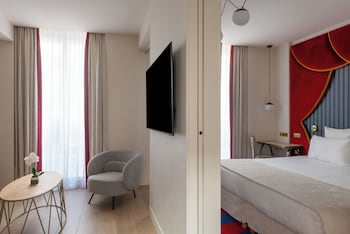 Privilege Room - Complimentary soft minibar,courtesy tray, Chromecast and digital press