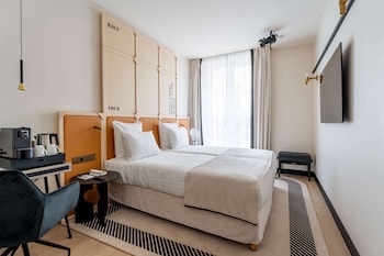 Twin Room - Complimentary soft minibar,courtesy tray, Chromecast and digital press