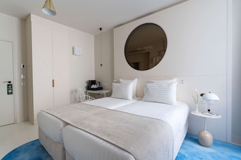 Twin Room - Complimentary soft minibar,courtesy tray, Chromecast and digital press