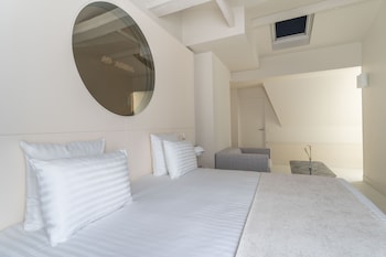 Executive Room - Complimentary soft minibar,courtesy tray, Chromecast and digital press