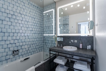 Superior Connecting Room 2 Bedrooms,complimentary soft minibar,courtesy tray,Chromecast,digitalpress