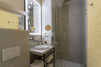 Superior Twin Room - Complimentary soft minibar,courtesy tray, Chromecast and digital press