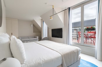 Privilege Room, Terrace, complimentary soft minibar, courtesy tray, Chromecast, digital press
