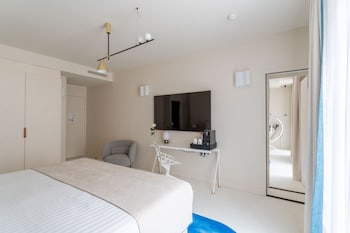 Superior Connecting Room 2 Bedrooms,complimentary soft minibar,courtesy tray,Chromecast,digitalpress