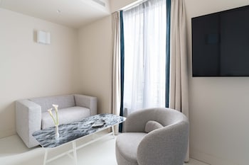 Triple Room - Complimentary soft minibar,courtesy tray, Chromecast and digital press