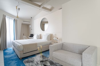 Executive Room - Complimentary soft minibar,courtesy tray, Chromecast and digital press