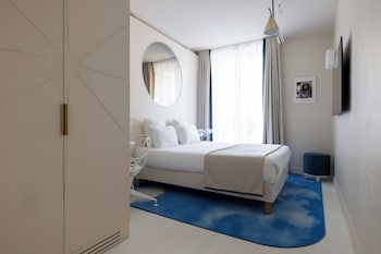 Family Room, 4 bedrooms, complimentary soft minibar, courtesy tray, Chromecast, digital press