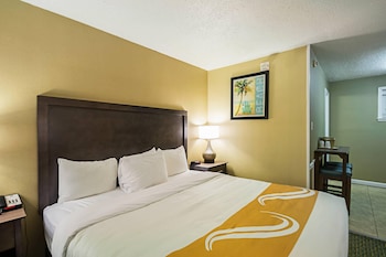 Room, Atrium 1st Floor, 1 King Bed & Sofa, Kitchenette