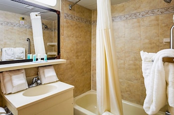 Room, Oceanfront, 2 Queen Beds & Sofa, Kitchenette