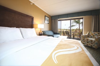 Room, Beachfront 1st Floor, 1 King & Sofa, Kitchenette