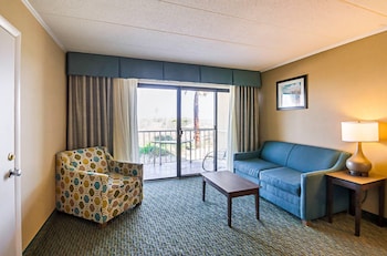 Room, Oceanfront, 1 King Bed & Sofa, Kitchenette