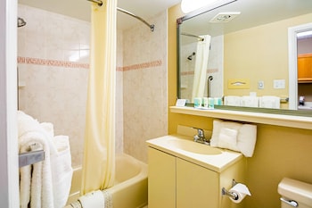 Room, Atrium Exterior, 2 Queen Beds & Sofa, Kitchenette (stairs only)