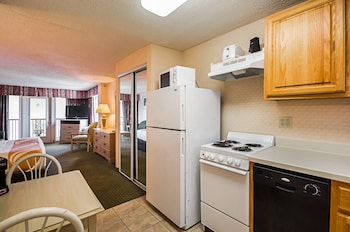 Room, Atrium Exterior, 1 King Bed & Sofa, Kitchenette( stairs only)
