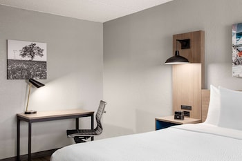 Room, 1 King Bed, Accessible, Non Smoking (Mobility,Tub w/Grab Bars)
