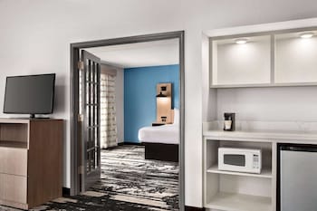 Suite, 1 King Bed, Non Smoking