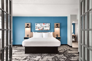 Suite, 1 King Bed, Non Smoking