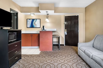 Suite, 2 Queen Beds, Non Smoking, Kitchenette (with Sofabed)