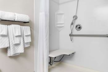 Standard Room, 2 Queen Beds, Accessible, Bathtub