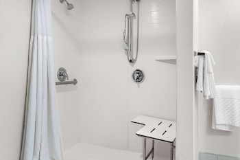 Suite, 1 King Bed, Accessible, Kitchenette (with Sofabed)