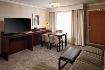 Suite, 1 King Bed with Sofa bed, Mobility Accessible, Microwave
