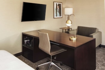 Studio, 1 King Bed, Hearing Accessible, Microwave