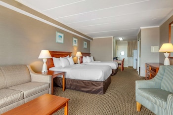 Efficiency, Oceanfront, Exterior Entrance, 2 Double Beds & Sofa Bed, Non Smoking