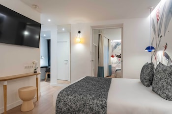 Quadruple Room - Complimentary soft minibar,courtesy tray, Chromecast and digital press