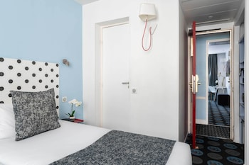 Family Superior Room ( 2 Rooms) -Complimentary soft minibar,courtesy tray, Chromecast, digital press