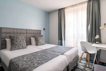 Privilege Room - Complimentary soft minibar,courtesy tray, Chromecast and digital press