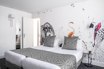 Apartment - Complimentary soft minibar,courtesy tray, Chromecast and digital press