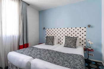 Family Superior Room ( 2 Rooms) -Complimentary soft minibar,courtesy tray, Chromecast, digital press
