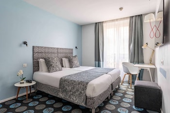 Privilege Room - Complimentary soft minibar,courtesy tray, Chromecast and digital press